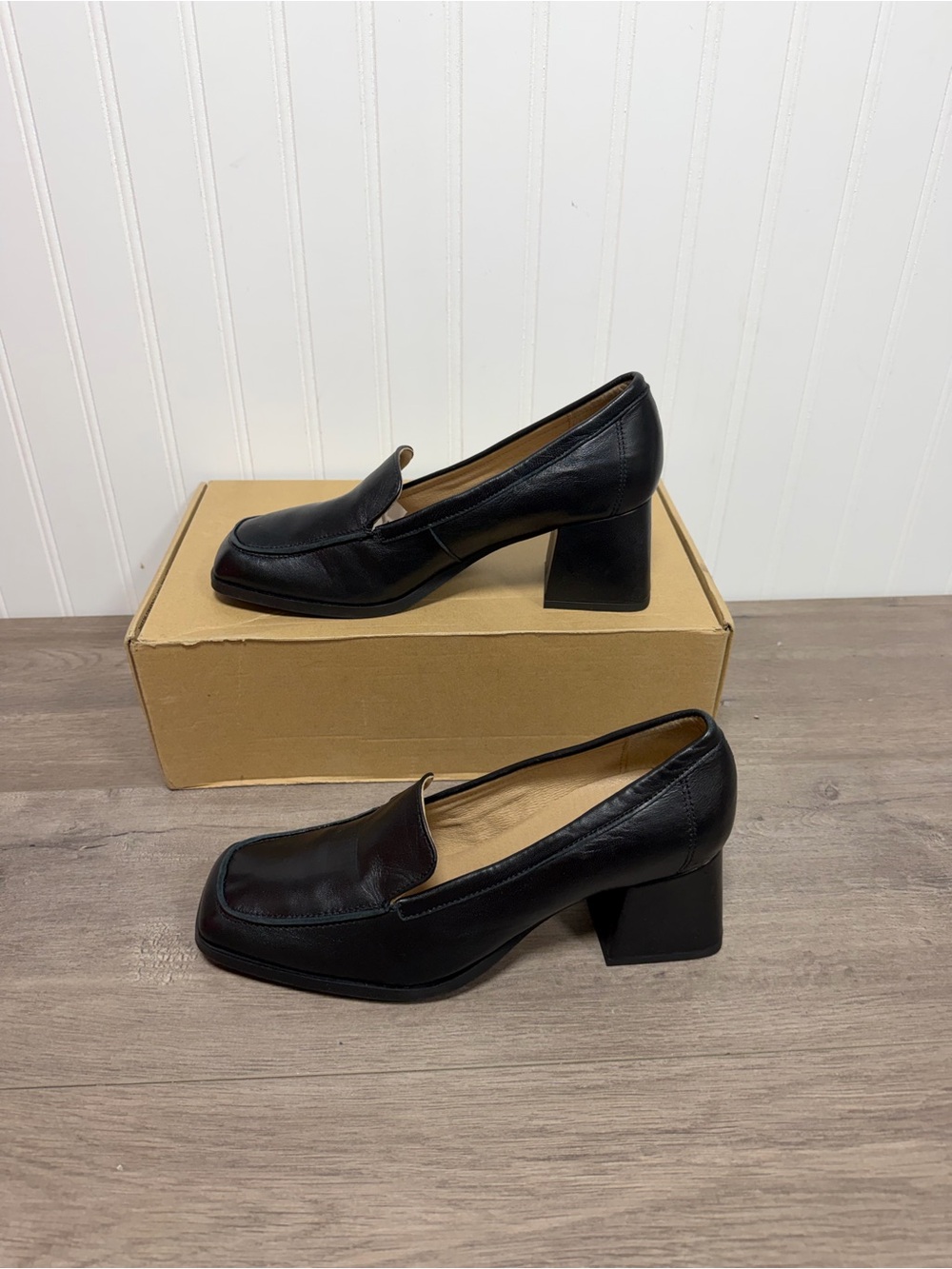 Brand new  women's Bos & Co. leather loafers or heeled slip-on shoes size 40